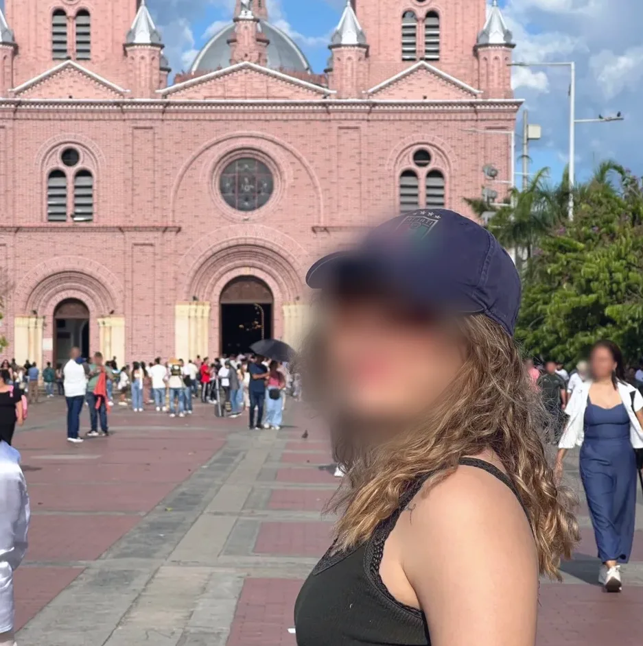 Azzurra, 25 anni